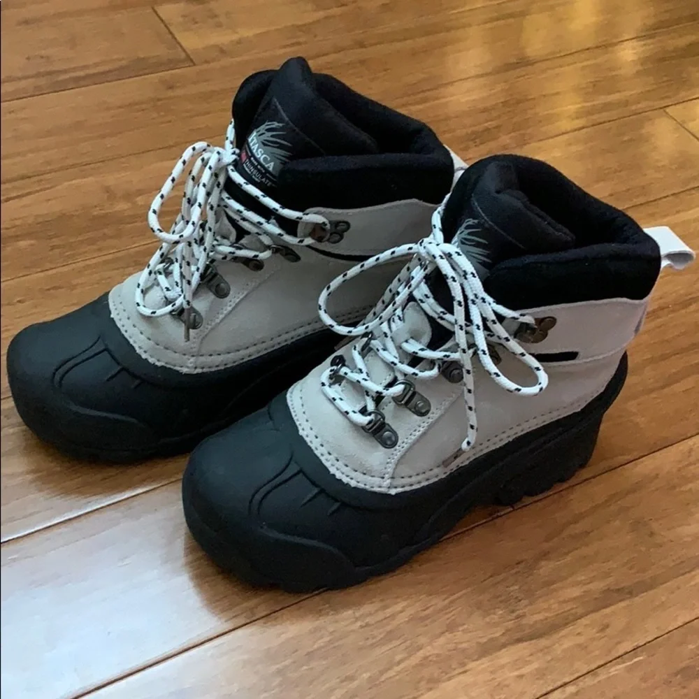 NEW ITASCA 3M Thinsulate Leather/Rubber Boots sz 6